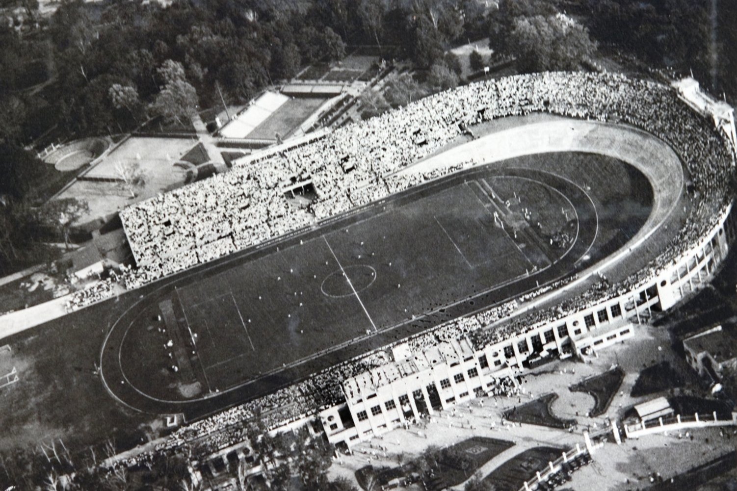 Вид сверху на стадион «Динамо». Автор неизвестен. 1930-е годы